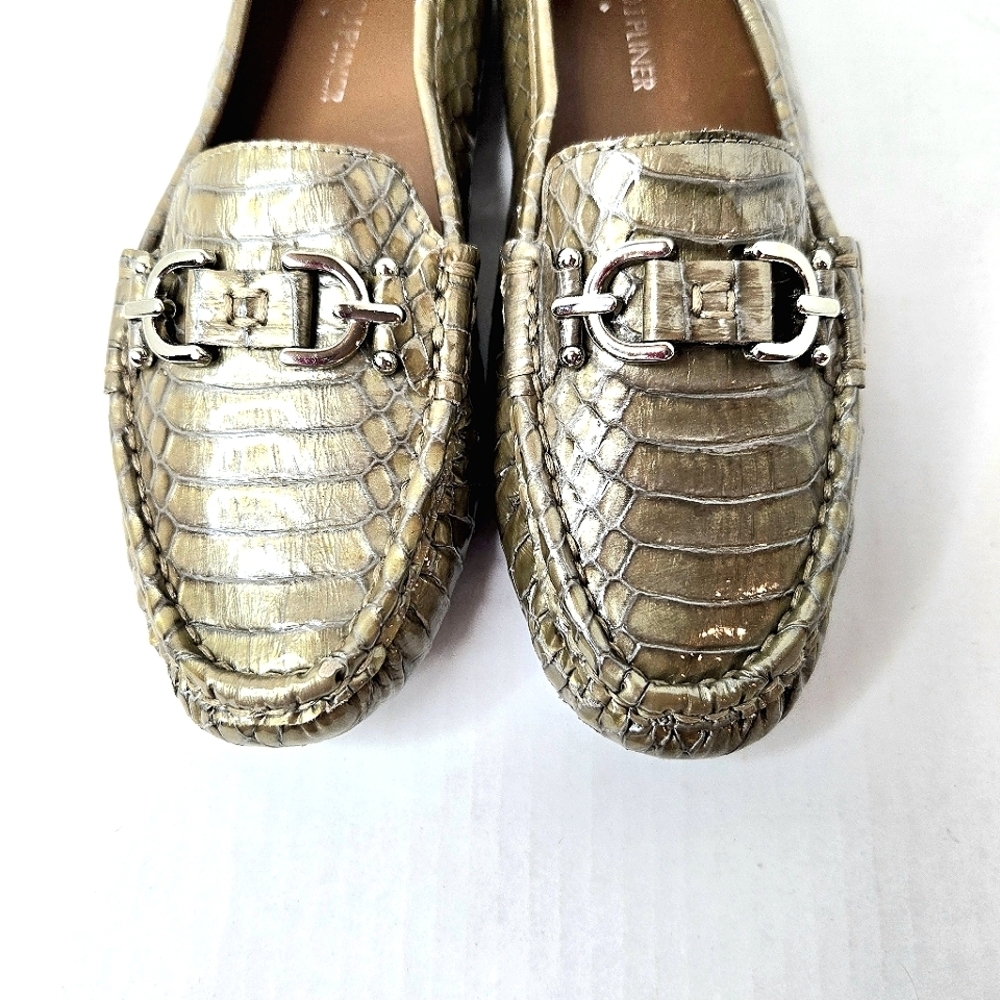 Donald Pliner driving moccasins. Croc embossed leather. Gray. 6.5 - Picture 6 of 13